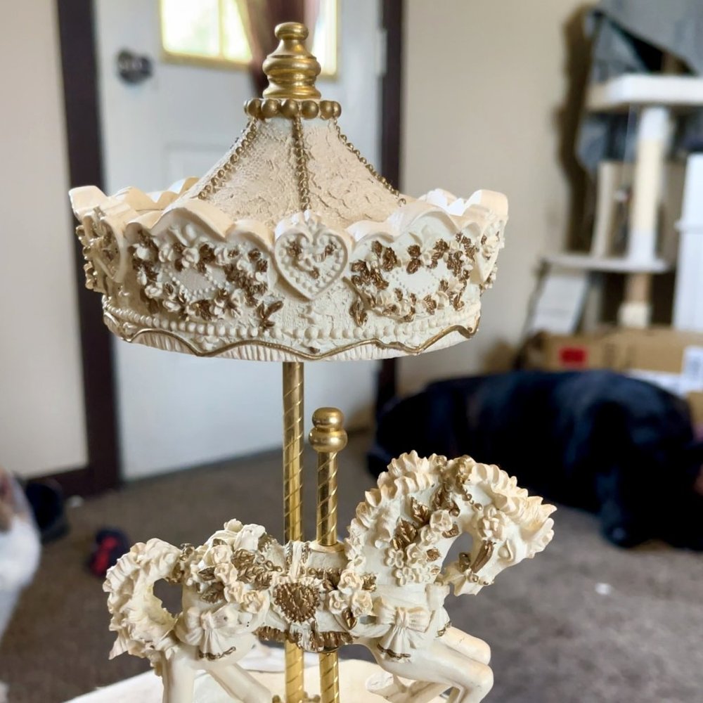 Musical carousel - Picture 2 of 3